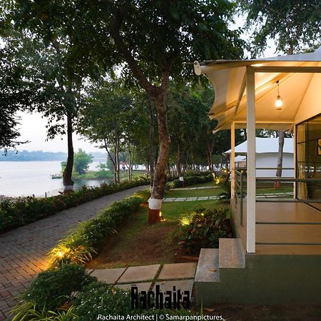 White Feather Resort Kauncha Silvassa Bagian luar foto