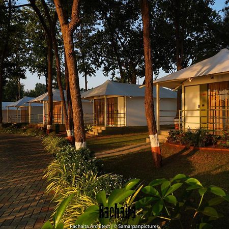 White Feather Resort Kauncha Silvassa Bagian luar foto