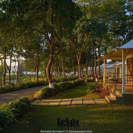 White Feather Resort Kauncha Silvassa Bagian luar foto