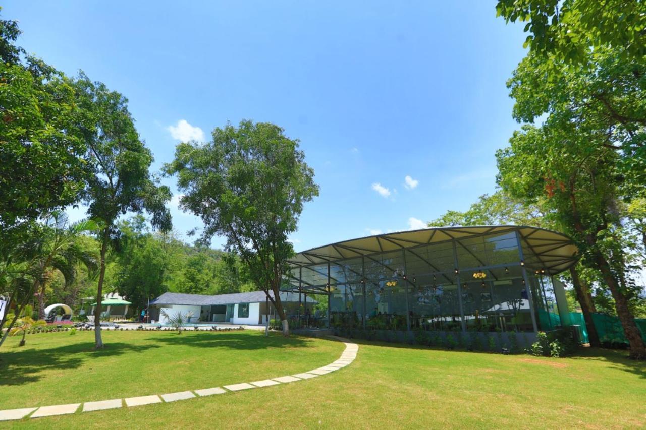 White Feather Resort Kauncha Silvassa Bagian luar foto