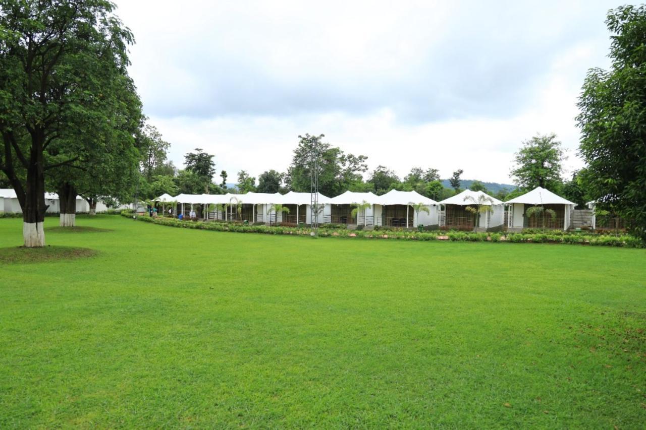 White Feather Resort Kauncha Silvassa Bagian luar foto