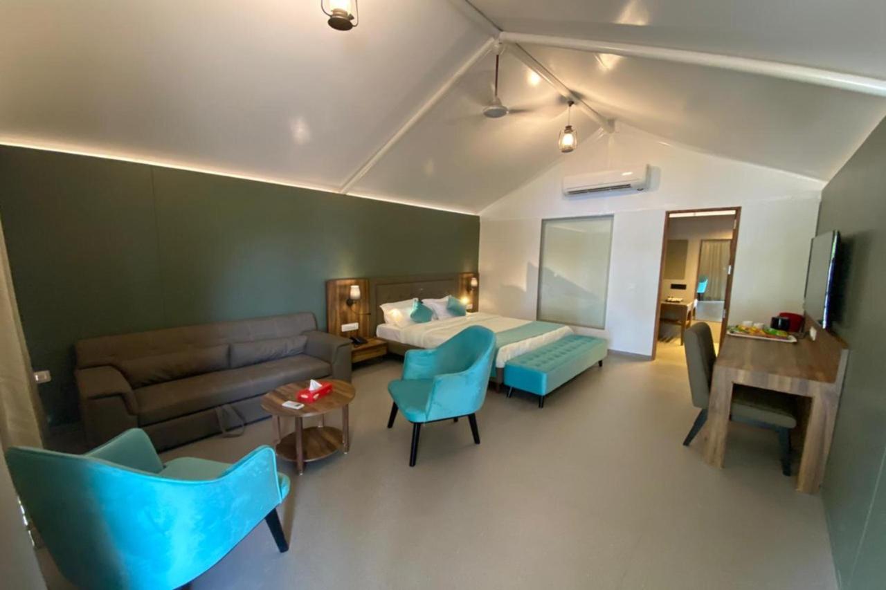 White Feather Resort Kauncha Silvassa Bagian luar foto