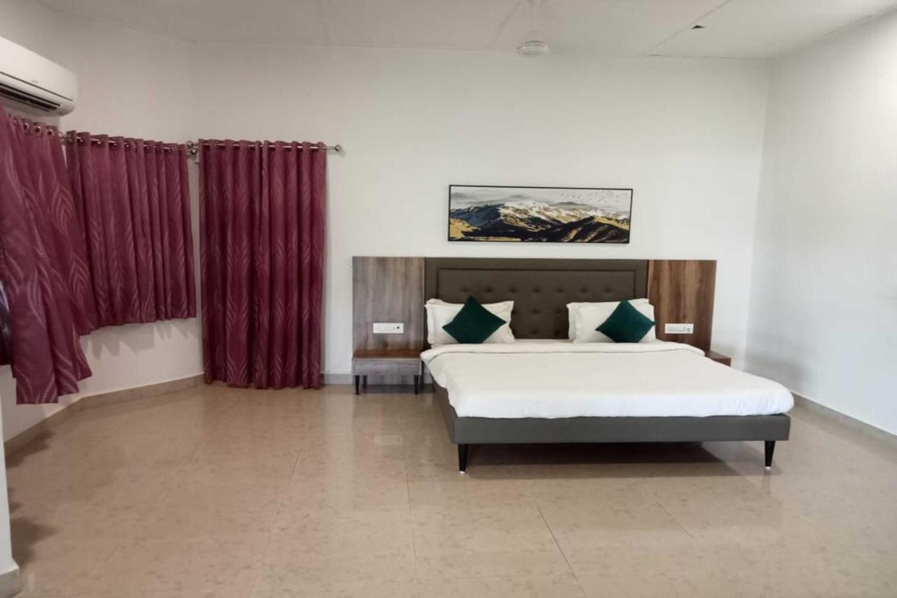 White Feather Resort Kauncha Silvassa Bagian luar foto