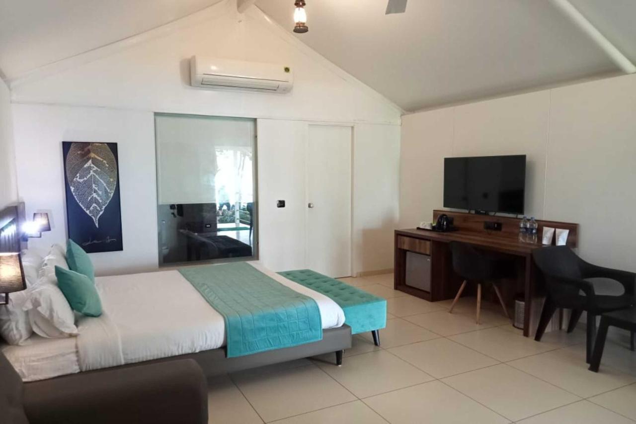 White Feather Resort Kauncha Silvassa Bagian luar foto