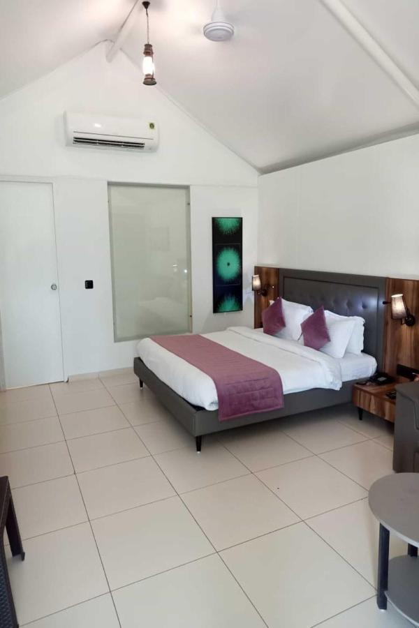 White Feather Resort Kauncha Silvassa Bagian luar foto