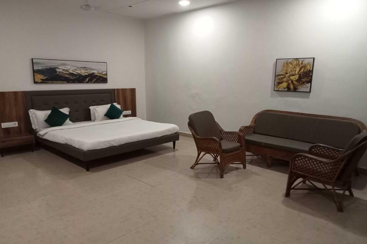 White Feather Resort Kauncha Silvassa Bagian luar foto