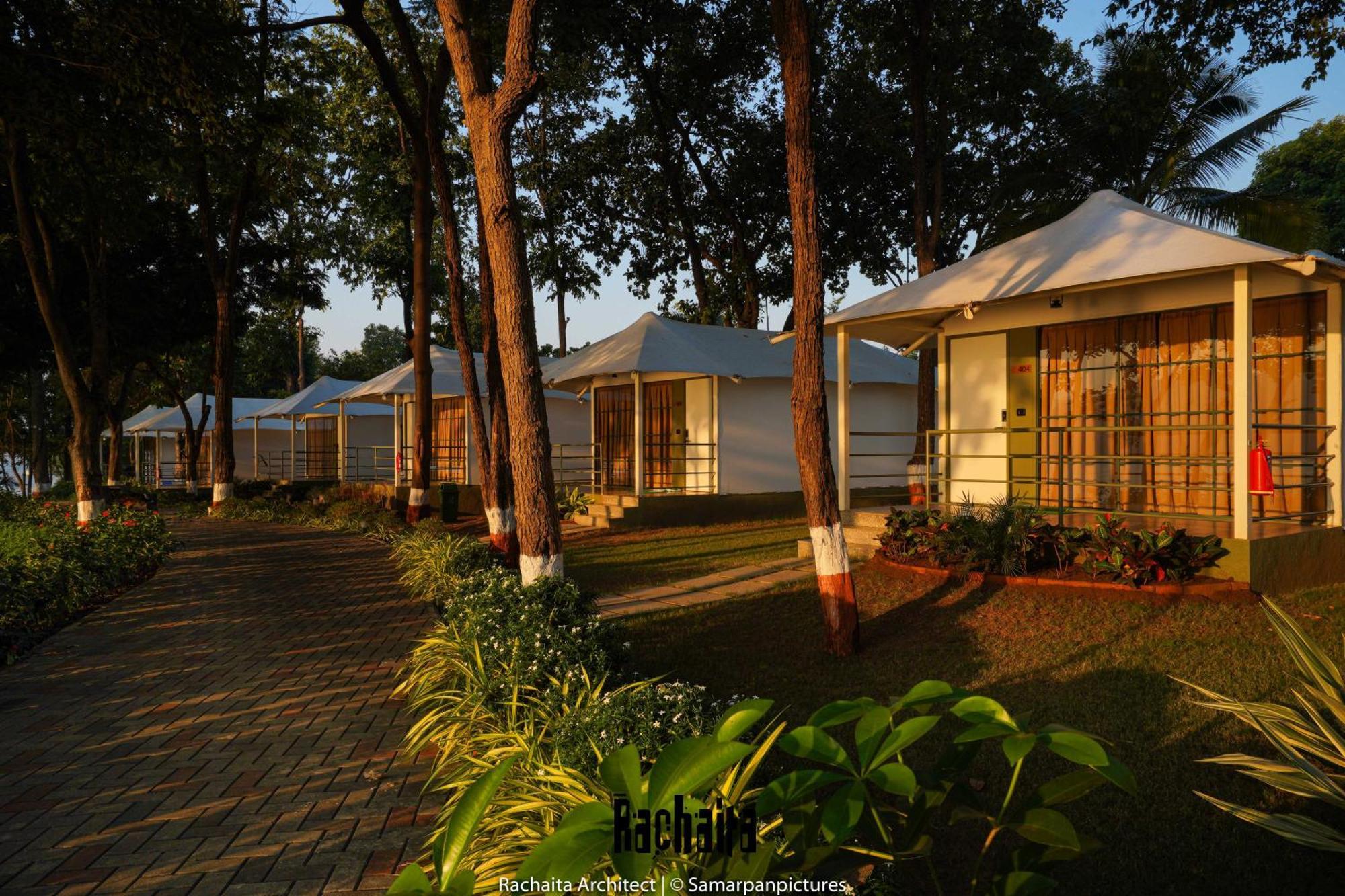 White Feather Resort Kauncha Silvassa Bagian luar foto