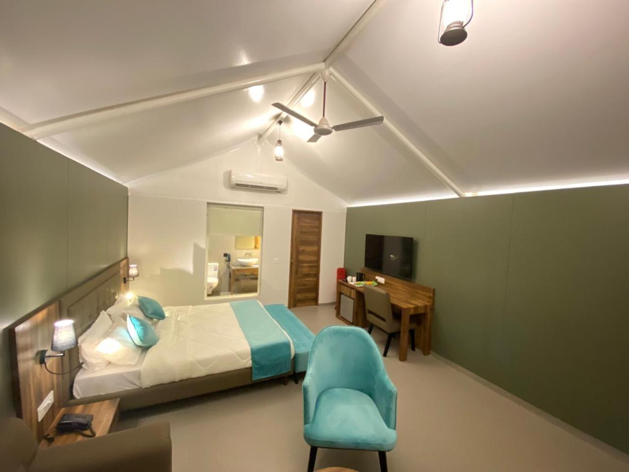 White Feather Resort Kauncha Silvassa Bagian luar foto
