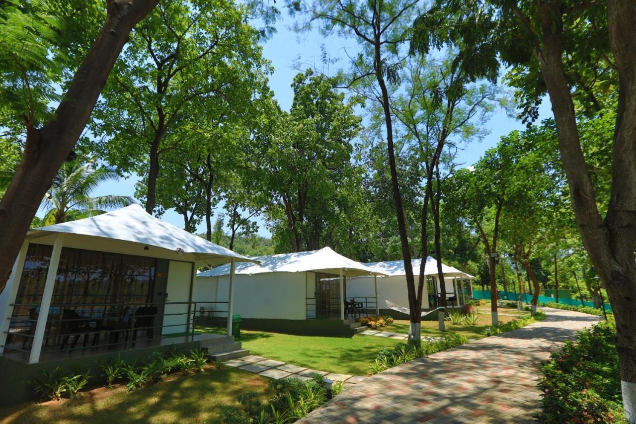 White Feather Resort Kauncha Silvassa Bagian luar foto