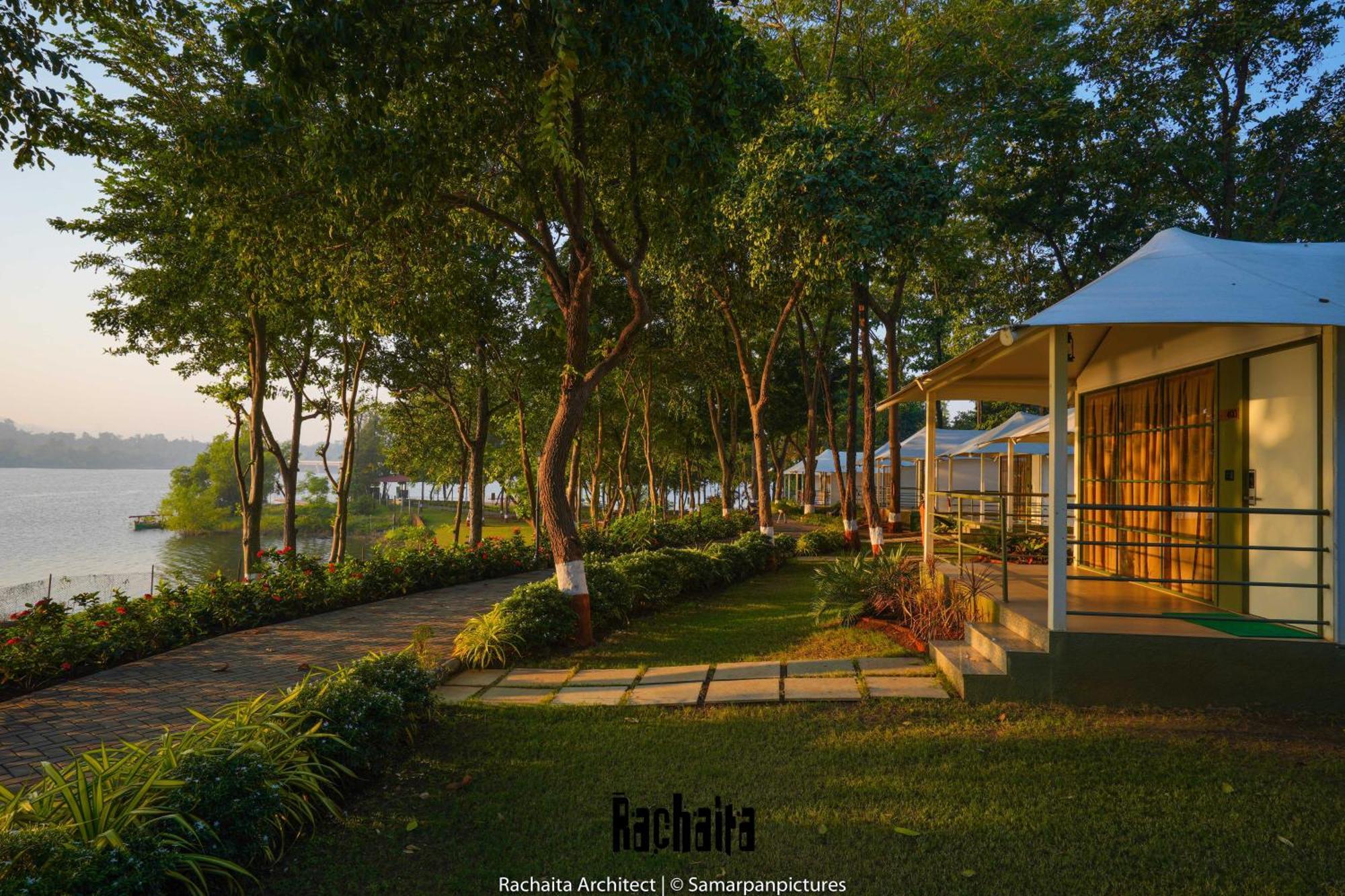 White Feather Resort Kauncha Silvassa Bagian luar foto