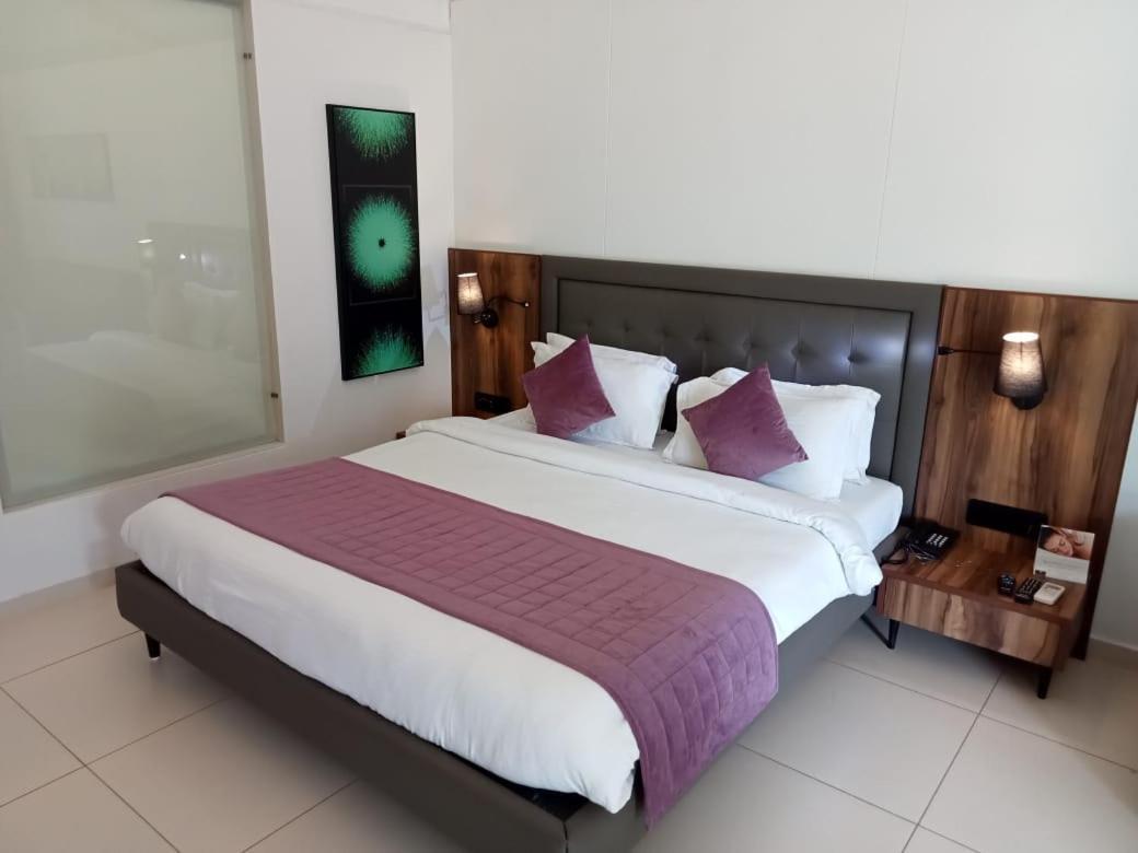 White Feather Resort Kauncha Silvassa Bagian luar foto