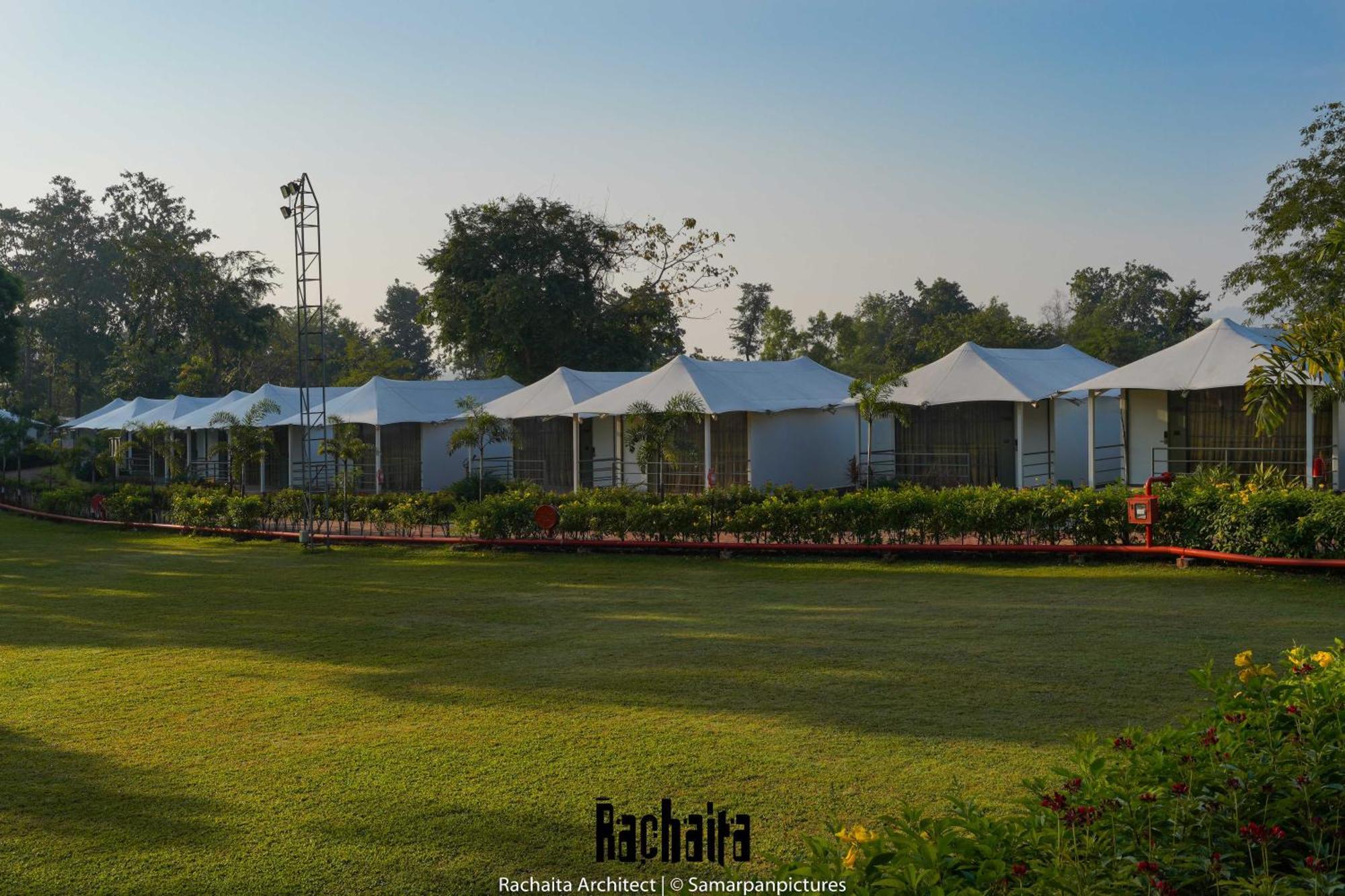 White Feather Resort Kauncha Silvassa Bagian luar foto