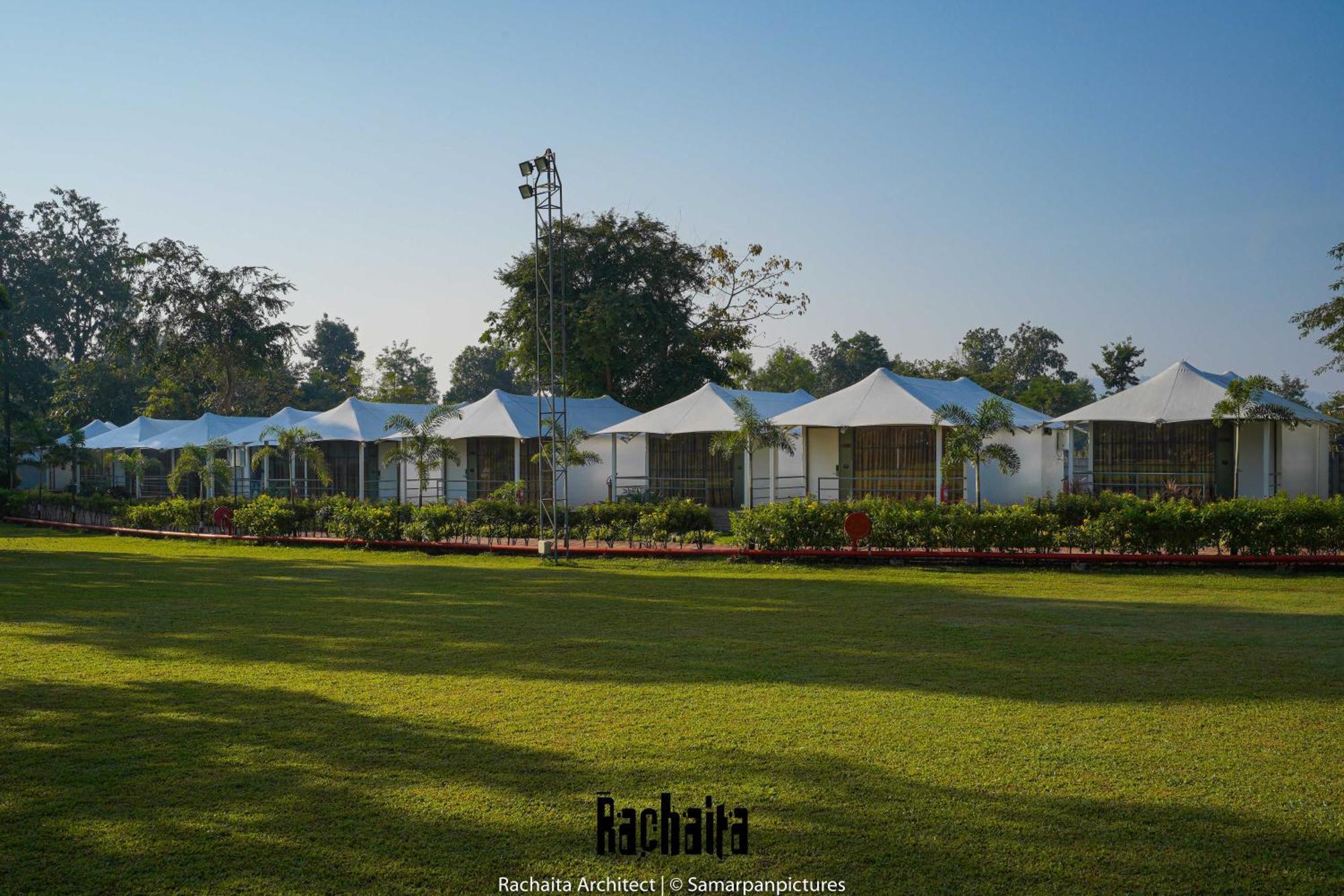 White Feather Resort Kauncha Silvassa Bagian luar foto