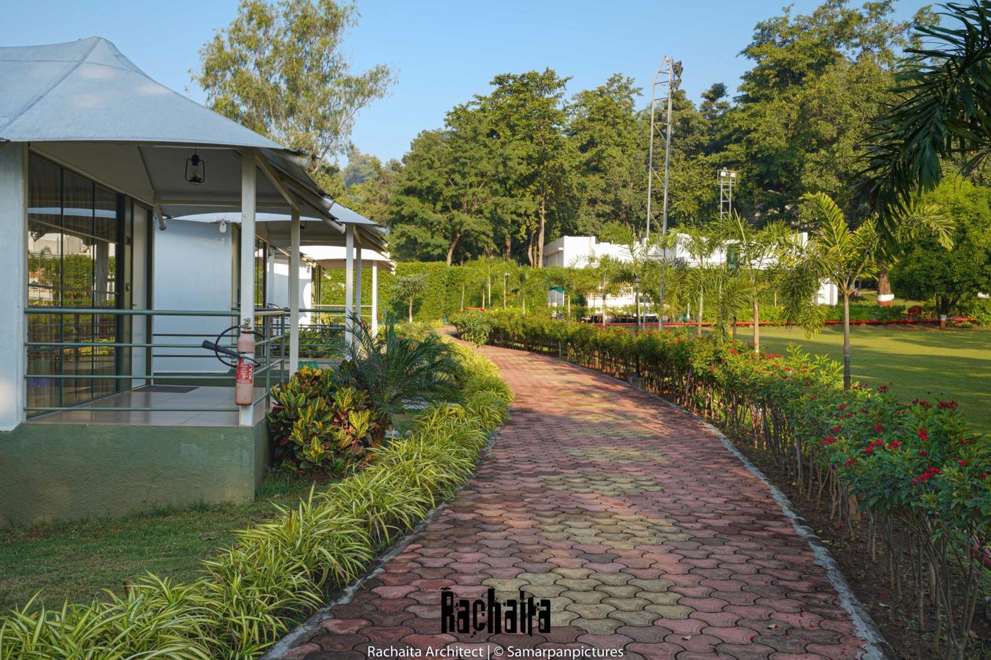 White Feather Resort Kauncha Silvassa Bagian luar foto